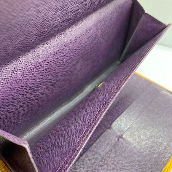 Authentic Vintage 1995 Louis Vuitton Yellow Epi Leather Long Wallet - Picture 9 of 11